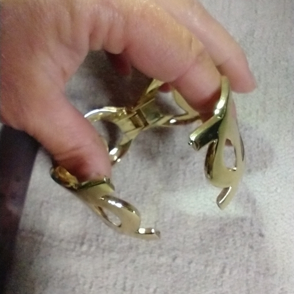 Huge goldtone hinged circles bracelet statement runway - Picture 2 of 7